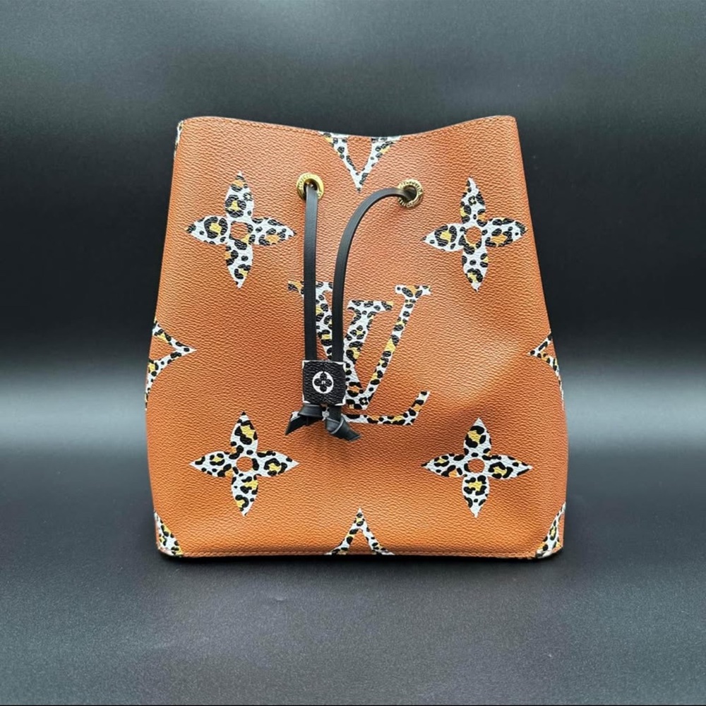 Louis Vuitton NeoNoe MM bucket bag